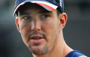 Kevin Pietersen dropped by England for text message dispute