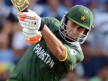 Centurion Nasir Jamshed leads Pakistan to 6 wickets victory over India
