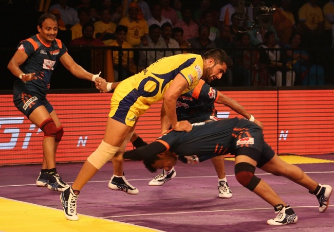 Girish Ernak goes low to stop and immobilise Rahul Chaudhari with a double thigh hold in match no 7 of the Star Sports Pro Kabaddi season 3 in Vizag