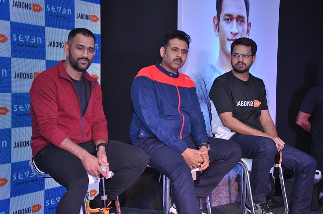 MS Dhoni with Mr. Arun Pandey, Chairman & MD of Rhiti Group (parent company of Seven) and Rahul Taneja, Chief Business Officer of Jabong
