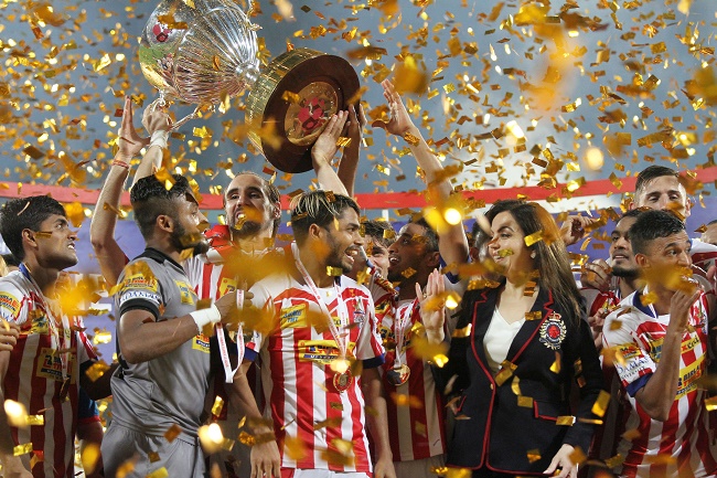 Atletico de Kolkata players celebrate after receiving the trophy during the Final of the Indian Super League (ISL) season 3 between Kerala Blasters FC and Atletico de Kolkata held at the Jawaharlal Nehru Stadium in Kochi, India on the 18th December 2016.