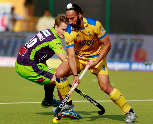 Jaypee Punjab Warriors captain Sardar Singh in action