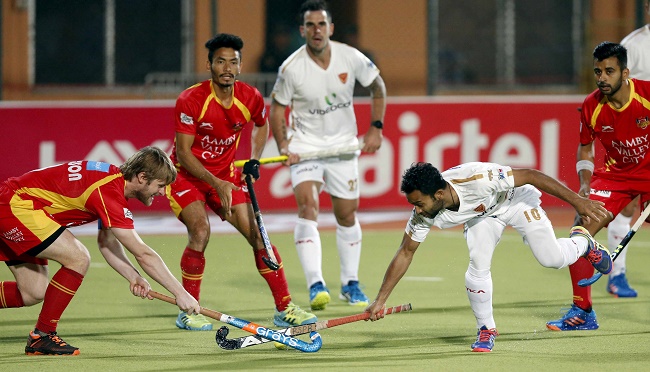 The clash between home team Ranchi Rays and table toppers Dabang Mumbai