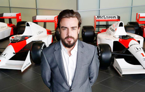 Formula One: Fernando Alonso crashes during practise