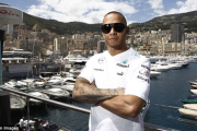 F1: Lewis to stay with Mercedes for three years