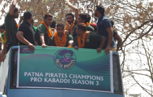 Fans join Team Patna Pirates’ victory march in Patna