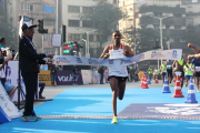 Solomon Deksisa and Amane Gobena win at the Tata Mumbai Marathon 2018